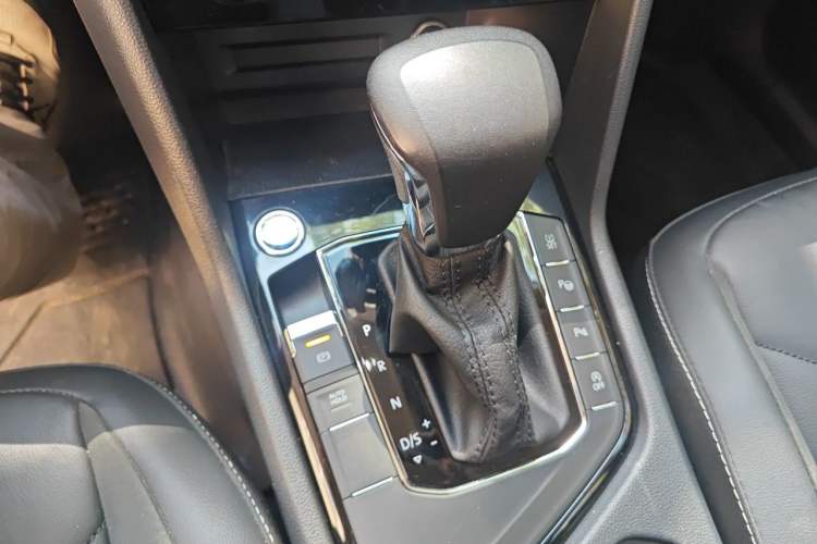 Used Volkswagen Tiguan L 2019 330TSI Automatic Two-Wheel Drive Smart Luxury Version China VI Standard Gear Lever