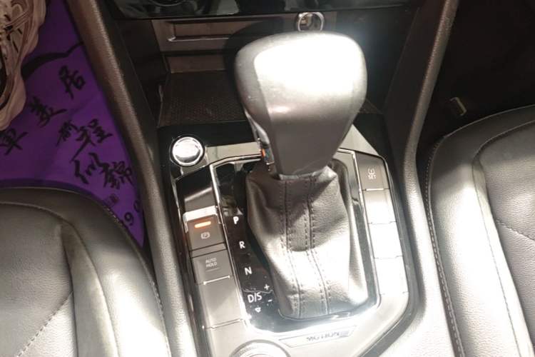 Used Volkswagen Tiguan L 2019 380TSI Automatic All-Wheel Drive Luxury Edition with 7 Seats China VI Standard Gear Lever