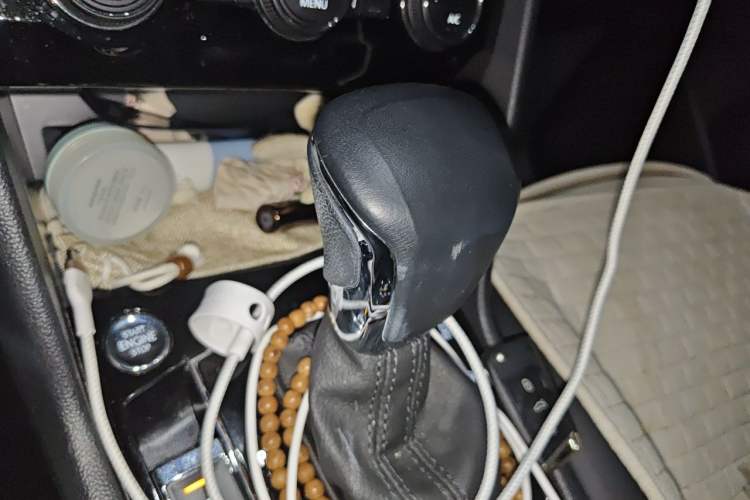Used Volkswagen Tiguan L 2019 380TSI Automatic All-Wheel Drive Luxury Edition with 7 Seats China VI Standard Gear Lever
