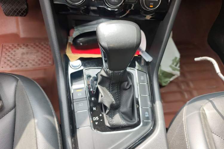 Used Volkswagen Tiguan L 2019 Updated Version 330TSI Automatic Two-Wheel Drive Panoramic Comfort Edition China VI Standard Gear Lever