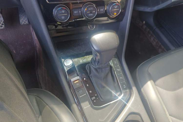 Used Volkswagen Tiguan L 2019 330TSI Automatic Two-Wheel Drive Smart Luxury Version China VI Standard Gear Lever