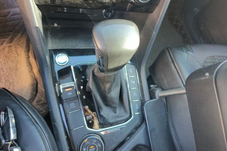 Used Volkswagen Tiguan L 2019 380TSI Automatic All-Wheel Drive R-Line Flagship 7-Seater China VI Standard Gear Lever