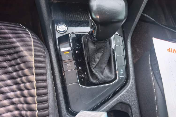 Used Volkswagen Tiguan L 2019 Updated Version 330TSI Automatic Two-Wheel Drive Panoramic Comfort Edition China VI Standard Gear Lever