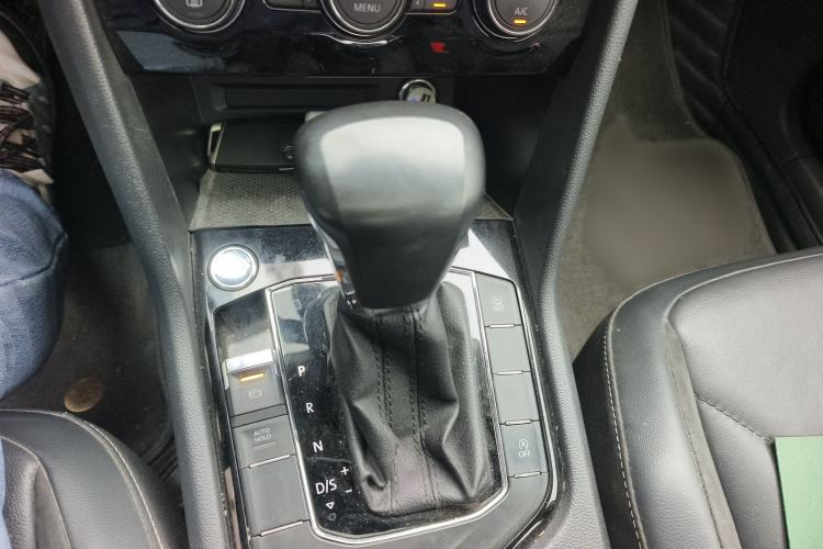 Used Volkswagen Tiguan L 2019 Updated Version 330TSI Automatic Two-Wheel Drive Panoramic Comfort Edition China VI Standard Gear Lever
