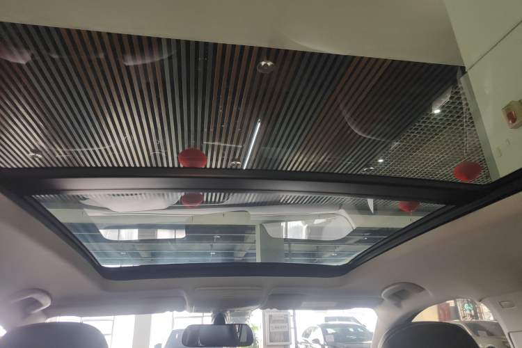Used Volkswagen Tiguan L 2019 330TSI Automatic Two-Wheel Drive Panoramic Comfort Edition China V Standard Headliner