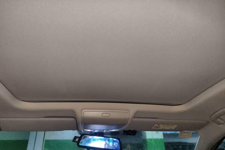 Used Volkswagen Tiguan L 2019 Updated Version 330TSI Automatic Two-Wheel Drive Panoramic Comfort Edition China VI Standard Headliner