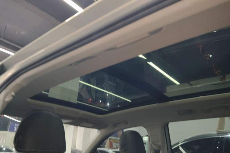 Used Volkswagen Tiguan L 2019 330TSI Automatic Two-Wheel Drive Panoramic Comfort Edition China VI Standard Headliner
