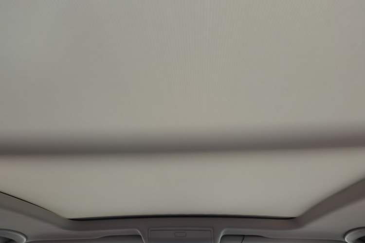Used Volkswagen Tiguan L 2019 330TSI Automatic Two-Wheel Drive Smart Luxury Version China VI Standard Headliner