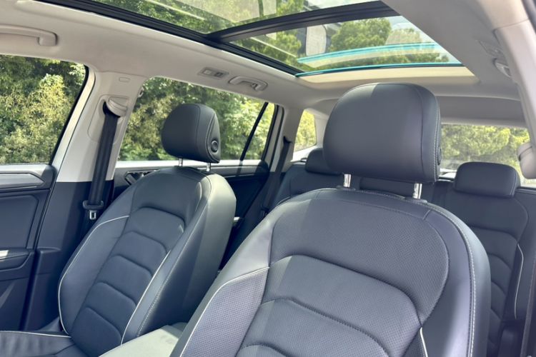 Used Volkswagen Tiguan L 2019 380TSI Automatic All-Wheel Drive R-Line Prestige Flagship Edition China V Standard Headliner
