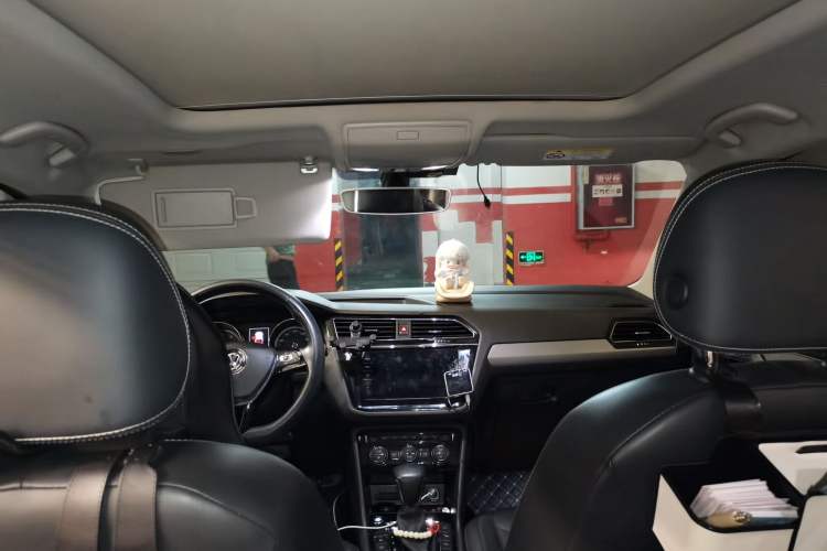 Used Volkswagen Tiguan L 2019 330TSI Automatic Two-Wheel Drive Smart Luxury Version China VI Standard Headliner