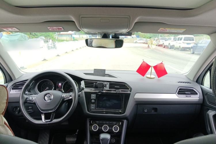 Used Volkswagen Tiguan L 2019 330TSI Automatic Two-Wheel Drive Smart Luxury Version China VI Standard Headliner
