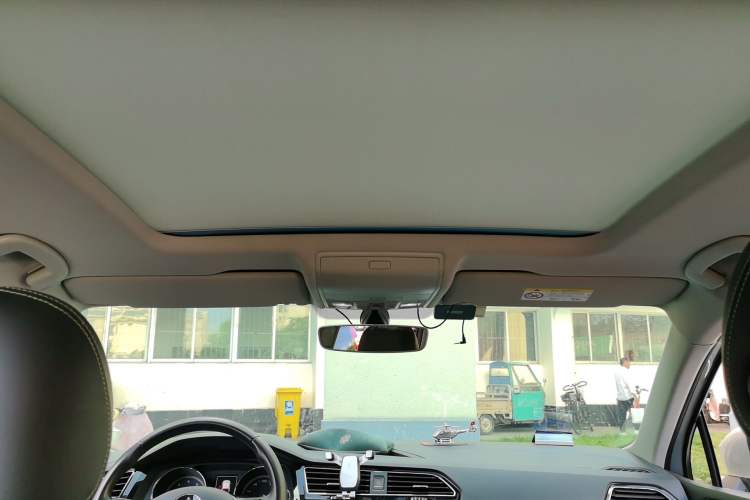 Used Volkswagen Tiguan L 2019 Revised 330TSI Automatic Two-Wheel Drive Smart & Luxury Edition China VI Standard Headliner