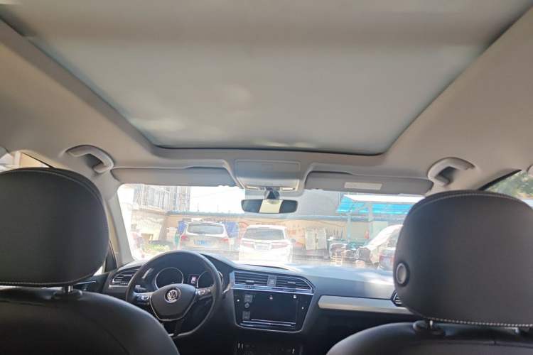 Used Volkswagen Tiguan L 2019 330TSI Automatic Two-Wheel Drive Smart Luxury Version China VI Standard Headliner
