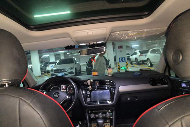Used Volkswagen Tiguan L 2019 Revised Version 330TSI Automatic Two-Wheel Drive Intelligent Luxury Edition China V Standard Headliner