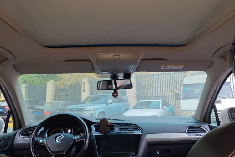 Used Volkswagen Tiguan L 2019 Revised Version 280TSI Automatic Two-Wheel Drive Panoramic Comfort Edition China VI Standard Headliner