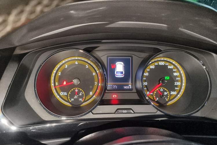 Used Volkswagen Tiguan L 2019 Updated Version 330TSI Automatic Two-Wheel Drive Panoramic Comfort Edition China VI Standard Instrument Cluster