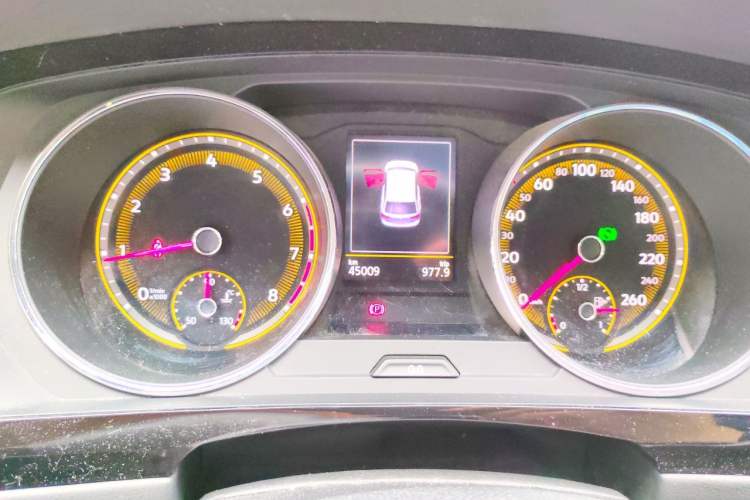 Used Volkswagen Tiguan L 2019 Updated Version 330TSI Automatic Two-Wheel Drive Panoramic Comfort Edition China VI Standard Instrument Cluster