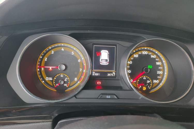 Used Volkswagen Tiguan L 2019 Revised 330TSI Automatic Two-Wheel Drive Smart & Luxury Edition China VI Standard Instrument Cluster