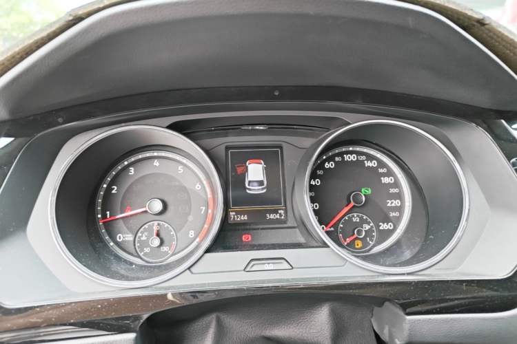 Used Volkswagen Tiguan L 2019 330TSI Automatic Two-Wheel Drive Panoramic Comfort Edition China V Standard Instrument Cluster