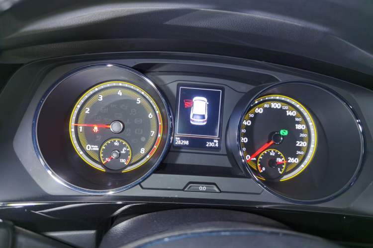 Used Volkswagen Tiguan L 2019 Revised 330TSI Automatic Two-Wheel Drive Smart & Luxury Edition China VI Standard Instrument Cluster