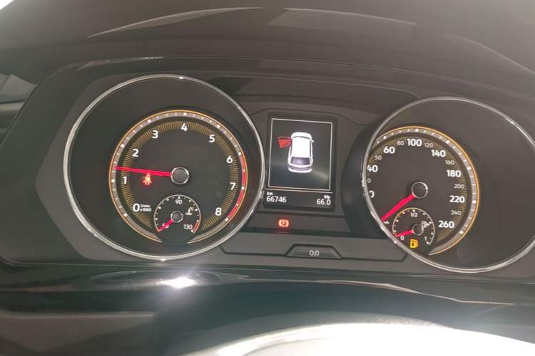 Used Volkswagen Tiguan L 2019 380TSI Automatic All-Wheel Drive Luxury Edition with 7 Seats China VI Standard Instrument Cluster