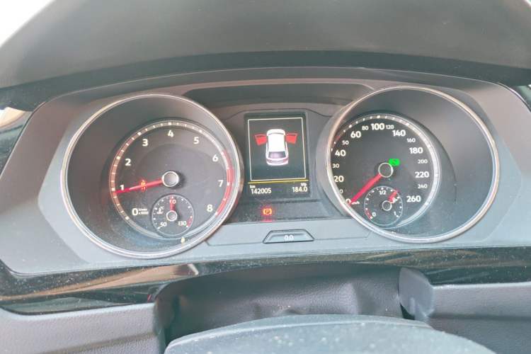 Used Volkswagen Tiguan L 2019 330TSI Automatic Two-Wheel Drive Panoramic Comfort Edition China V Standard Instrument Cluster