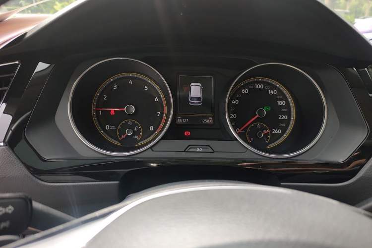 Used Volkswagen Tiguan L 2019 Updated Version 330TSI Automatic Two-Wheel Drive Panoramic Comfort Edition China VI Standard Instrument Cluster