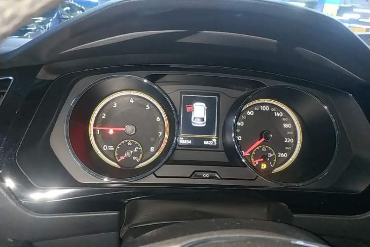 Used Volkswagen Tiguan L 2019 Revised 330TSI Automatic Two-Wheel Drive Smart & Luxury Edition China VI Standard Instrument Cluster