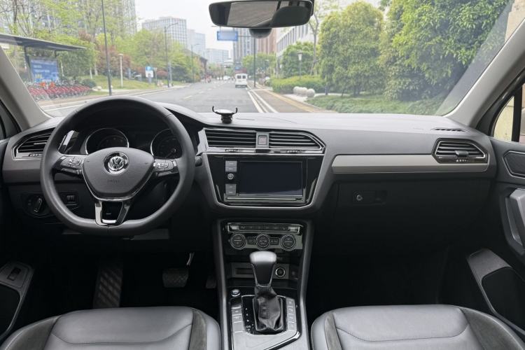 Used Volkswagen Tiguan L 2019 330TSI Automatic Two-Wheel Drive Smart Luxury Version China VI Standard Interior 1