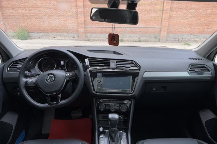 Used Volkswagen Tiguan L 2019 330TSI Automatic Two-Wheel Drive Panoramic Comfort Edition China VI Standard Interior 1
