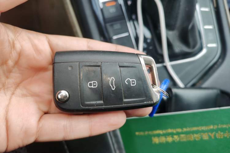 Used Volkswagen Tiguan L 2019 Updated Version 330TSI Automatic Two-Wheel Drive Panoramic Comfort Edition China VI Standard Interior 1