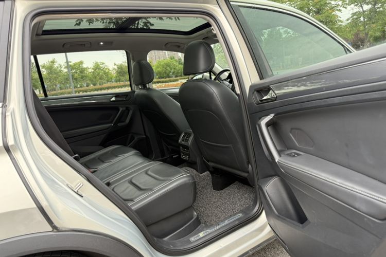 Used Volkswagen Tiguan L 2019 380TSI Automatic All-Wheel Drive R-Line Prestige Flagship Model China VI Standard Interior 10