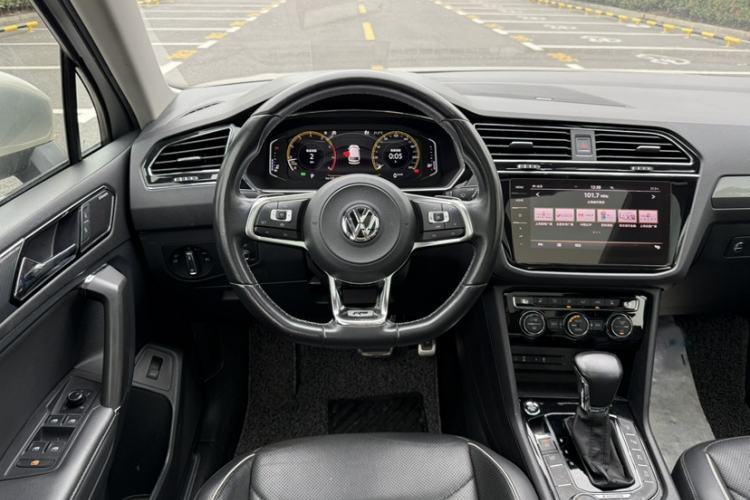 Used Volkswagen Tiguan L 2019 380TSI Automatic All-Wheel Drive R-Line Prestige Flagship Model China VI Standard Interior 12