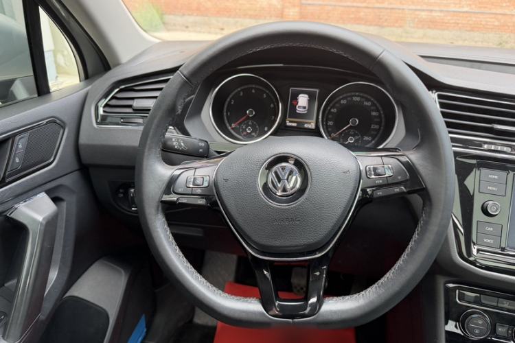 Used Volkswagen Tiguan L 2019 330TSI Automatic Two-Wheel Drive Panoramic Comfort Edition China VI Standard Interior 2