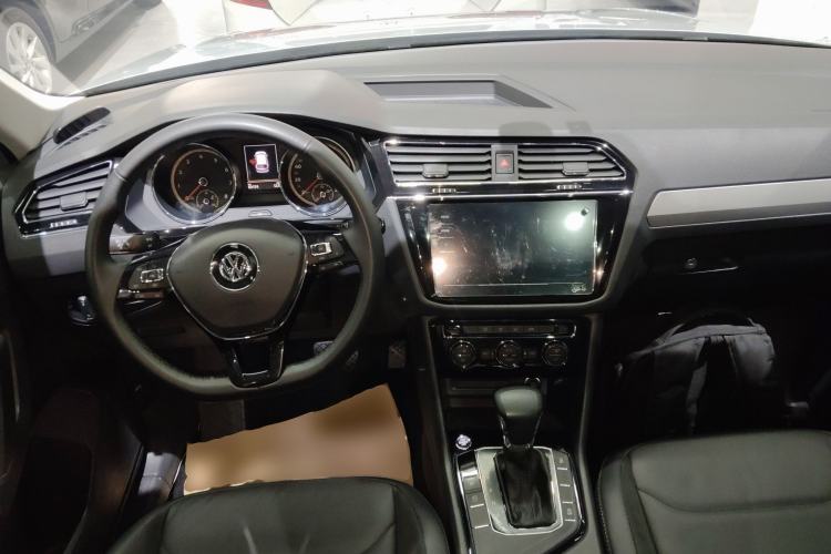 Used Volkswagen Tiguan L 2019 330TSI Automatic Two-Wheel Drive Panoramic Comfort Edition China VI Standard Interior 2