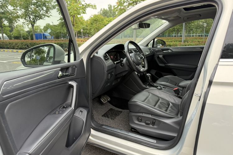 Used Volkswagen Tiguan L 2019 380TSI Automatic All-Wheel Drive R-Line Prestige Flagship Model China VI Standard Interior 2