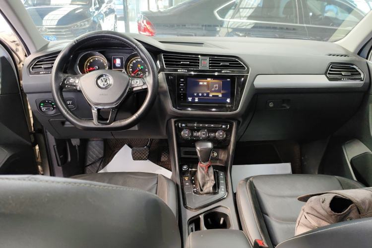 Used Volkswagen Tiguan L 2019 Updated Version 330TSI Automatic Two-Wheel Drive Panoramic Comfort Edition China VI Standard Interior 2