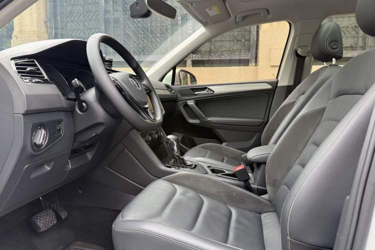 Used Volkswagen Tiguan L 2019 330TSI Automatic Two-Wheel Drive Smart Luxury Version China VI Standard Interior 3