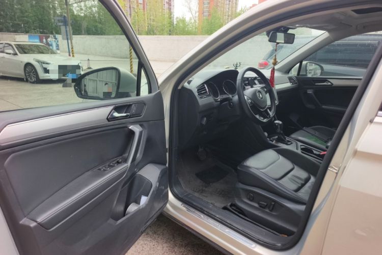 Used Volkswagen Tiguan L 2019 Updated Version 330TSI Automatic Two-Wheel Drive Panoramic Comfort Edition China VI Standard Interior 3