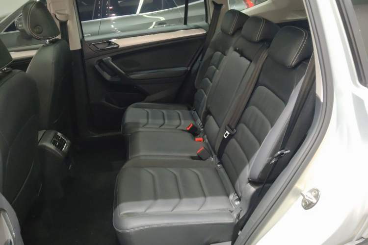 Used Volkswagen Tiguan L 2019 330TSI Automatic Two-Wheel Drive Panoramic Comfort Edition China VI Standard Interior 4