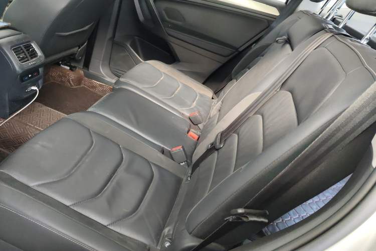 Used Volkswagen Tiguan L 2019 Updated Version 330TSI Automatic Two-Wheel Drive Panoramic Comfort Edition China VI Standard Interior 4
