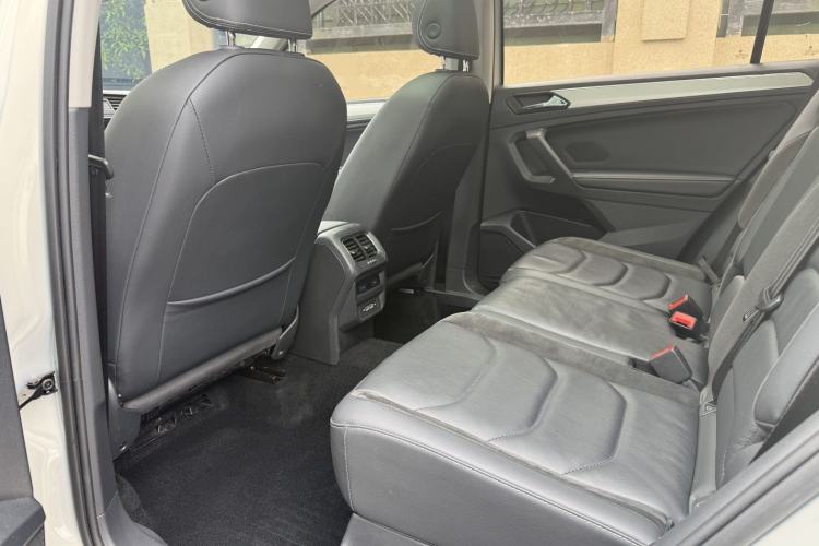 Used Volkswagen Tiguan L 2019 330TSI Automatic Two-Wheel Drive Smart Luxury Version China VI Standard Interior 5