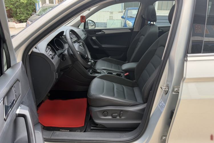 Used Volkswagen Tiguan L 2019 330TSI Automatic Two-Wheel Drive Panoramic Comfort Edition China VI Standard Interior 5