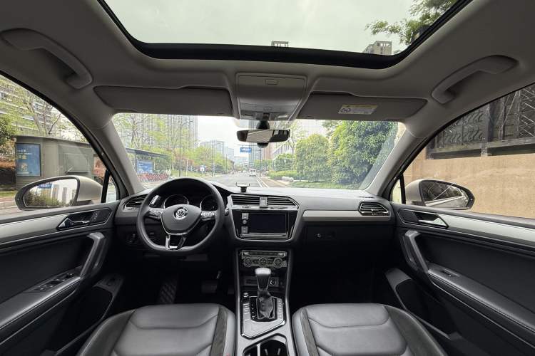 Used Volkswagen Tiguan L 2019 330TSI Automatic Two-Wheel Drive Smart Luxury Version China VI Standard Interior 6