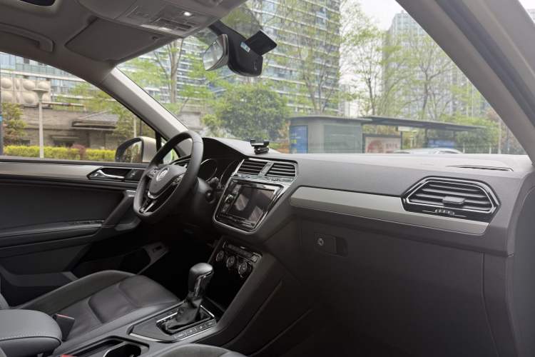 Used Volkswagen Tiguan L 2019 330TSI Automatic Two-Wheel Drive Smart Luxury Version China VI Standard Interior 7