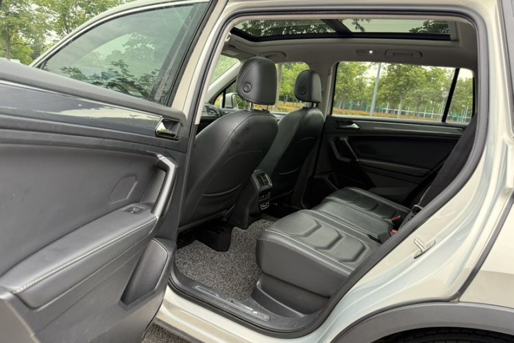 Used Volkswagen Tiguan L 2019 380TSI Automatic All-Wheel Drive R-Line Prestige Flagship Model China VI Standard Interior 7