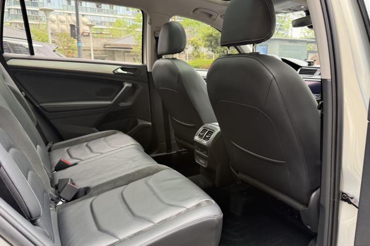 Used Volkswagen Tiguan L 2019 330TSI Automatic Two-Wheel Drive Smart Luxury Version China VI Standard Interior 8