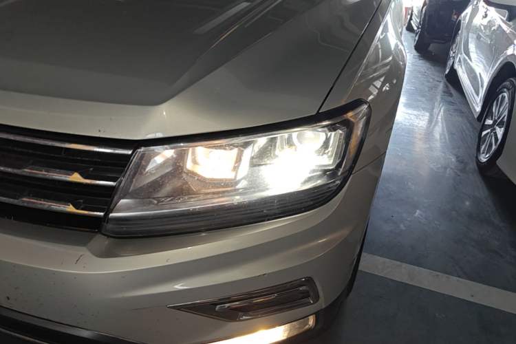 Used Volkswagen Tiguan L 2019 Updated Version 330TSI Automatic Two-Wheel Drive Panoramic Comfort Edition China VI Standard Left Front Headlight