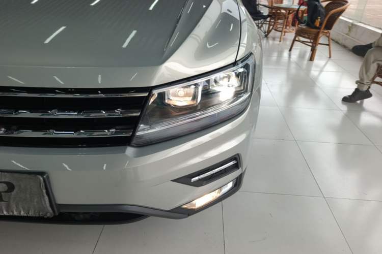 Used Volkswagen Tiguan L 2019 Revised 330TSI Automatic Two-Wheel Drive Smart & Luxury Edition China VI Standard Left Front Headlight