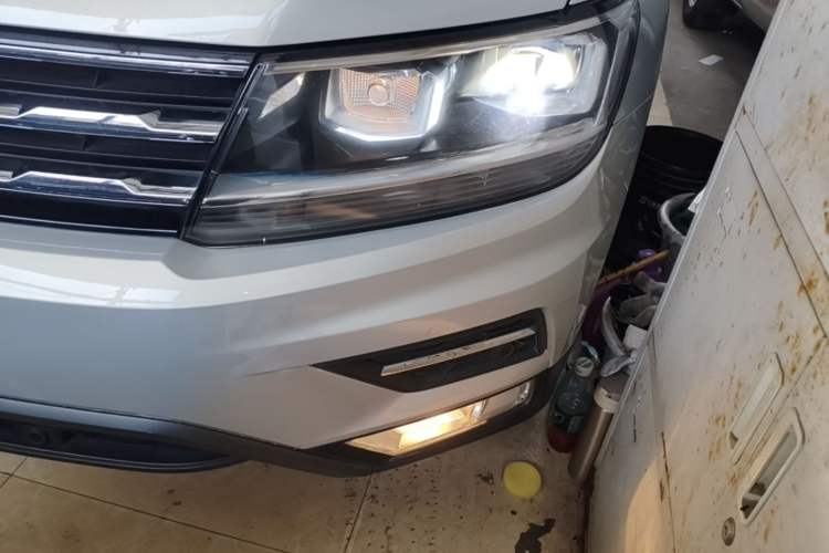 Used Volkswagen Tiguan L 2019 Revised 330TSI Automatic Two-Wheel Drive Smart & Luxury Edition China VI Standard Left Front Headlight